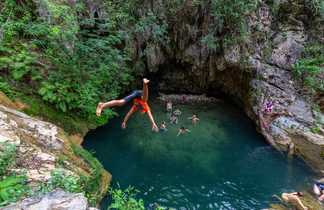 Plongeon et saut aux alentours de Trinidad