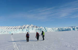 Randonnée sur la banquise arctique, Svalbard