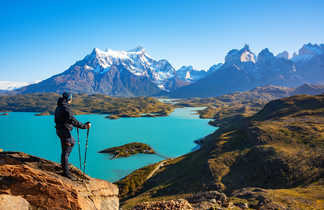 Randonneur dans le parc national de Torres del Paine, en Patagonie, au Chili.