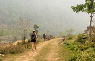Randonneurs en randonnée au Népal