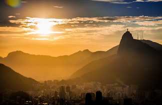 Rio de Janeiro et le Corcovado au coucher de soleil