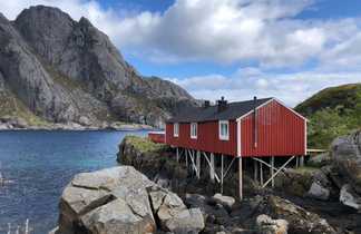Rorbu rouge en Norvège, île Lofoten