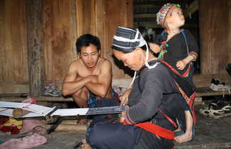 Scène de vie locale parmi les minorités ethniques au Vietnam