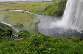 Chute d'eau sur la côte sud de l'Islande