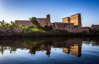Temple Philae depuis le Nil