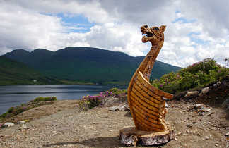 Tête de drakkar à Killary fjord en Irlande