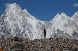 Trekkeur seul face au K2