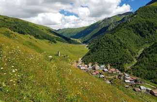 Village Adishi dans la Svanetie en Géorgie