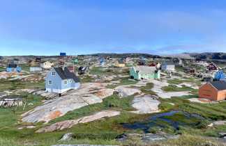 Village coloré sur la côte Ouest du Groenland