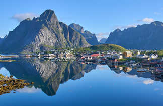 Village de Reine dans les iles lofoten en norvège