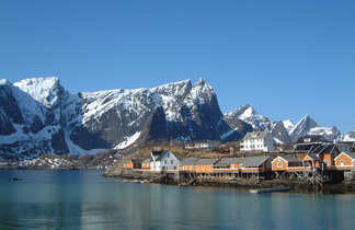 Village traditionnel dans les Lofoten