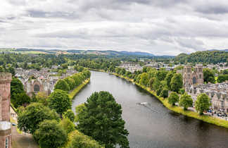 Ville d'Inverness vue de haut en Ecosse