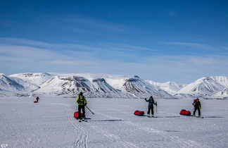 Voyage en ski de randonnée au pole nord