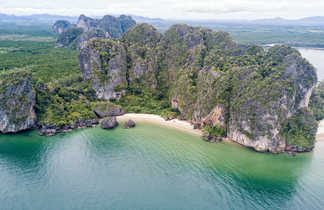 Vue aérienne sur l'ile de koh laoliang en Thailande