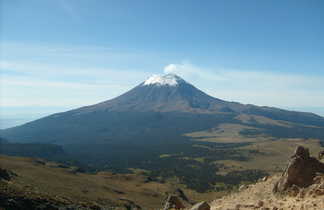vue du volcan Popocatepetl depuis l'Iztaccihuatl au Mexique