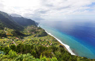 Vue panoramique sur Funchal à Madère