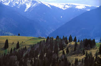 vue sur la chaine de montagne Carpates en Roumanie