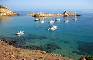 Vue sur la mer en randonnée côtière à Minorque