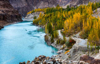 Vue sur la rivière Indus depuis le village d'Alchi