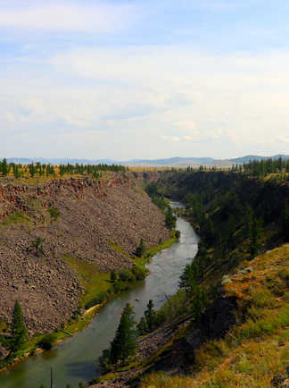 Canyon et  rivière Chuluut en Mongolie