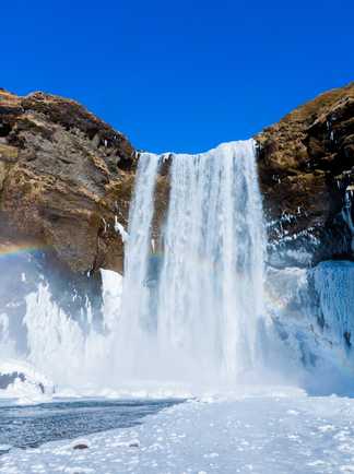 Cascade gelée l'hiver en Islande
