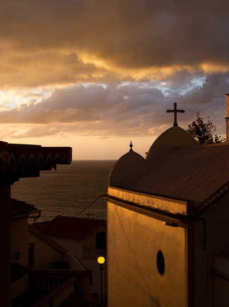 Coucher de soleil sur l'église de Jardim do Mar