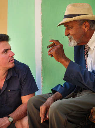 discussion dans une rue de Trinidad