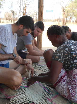 Double Sens, voyage solidaire, vie locale, Madagascar, apprentissage du tressage