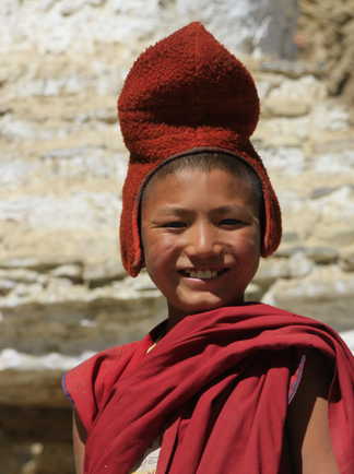 Enfant en habit traditionnel en Inde Himalayenne