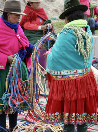 Femmes au marché de Guamote en Equateur