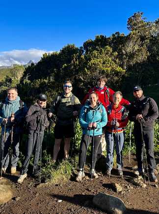groupe de randonneurs au Kilimandjaro en Tanzanie