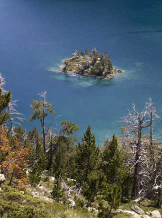 Lac aux eaux cristallines dans le massif de Néouvielle