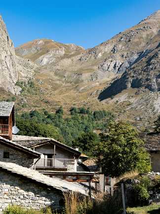 Le village de Chiappera, dans le Val Maira, Piemont, Alpes