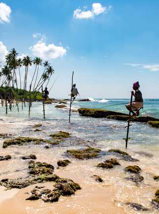 Les pêcheurs sur la côte sud du Sri Lanka