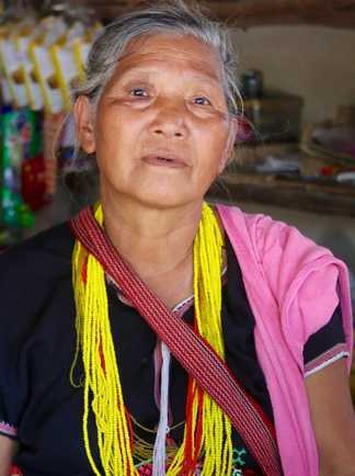 Rencontre avec une dame de l’ethnie Karen en Thailande