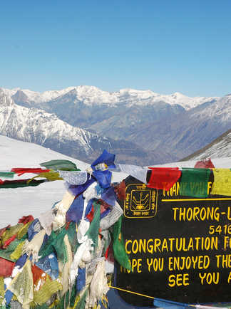 Sommet du col de Thorong, sur le tour des Annapurnas