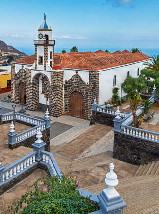 Une église typique dans un village sur l'île d'El Hierro
