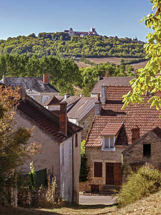 Vue d'un village sur Vézelay