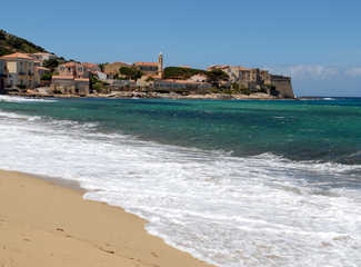 Algajola et sa plage en Corse