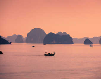 Bateaux sur la Baie d'Ha long au Vietnam