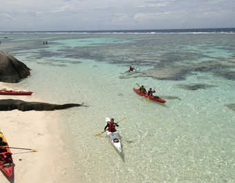 Kayak à Anse Source d'Argent aux Seychelles