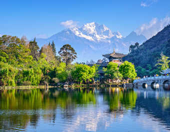 L'étang du dragon noir dans la vieille ville de Lijiang