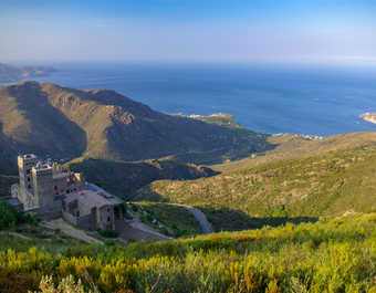 Monastère de Sant Pere de Rodes avec vue sur la mer - © Monastère de Sant Pere de Rodes avec vue sur la mer