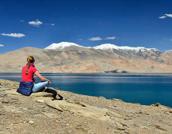 Pause au Lac Tso Moriri, Ladakh, Inde himalayenne