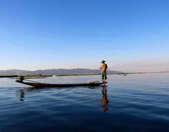 Pêcher sur le lac Inle