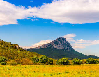 photo du Pic Saint loup montagne emblématique d'Occitanie