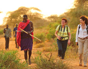 Rando Massai au coucher du soleil au Kenya