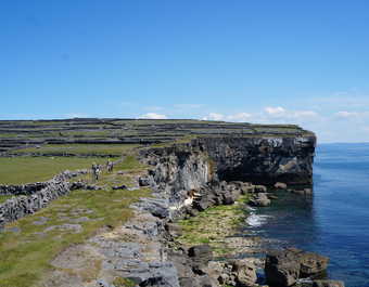 Randonnée en Irlande, falaises sur l'île d'Aran - © Randonnée en Irlande, falaises sur l'île d'Aran