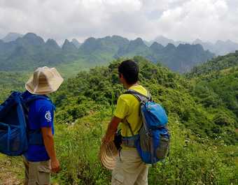 Randonneurs en trek dans la région de Cao Bang au Vietnam