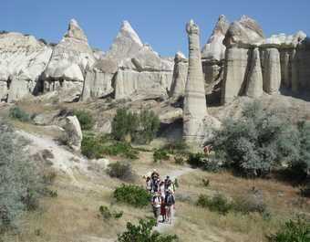 Randonneurs sur les chemins de la Cappadoce en Turquie
